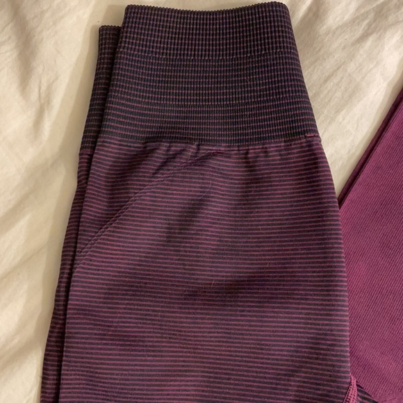 Lululemon Ebb to Train Tight - Marvel/Black Size 4 - Picture 7 of 9